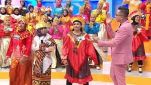 Ibu Sri Mendapatkan Kesempatan Untuk Bermain Ditemani 3 Anggota Tim nya.