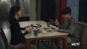 Lee Tae Oh kembali dan membawa Joon Young pergi tanpa sepengetahuian Jin Su Woo