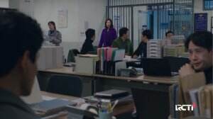 Sun Woo menyelamatkan Tae Oh dari tuduhan kematian In Kyu.