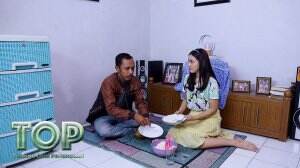 Makan Bareng Tapi Diem-Dieman