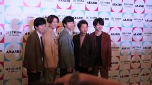 Fans menyapa Arashi Dengan Teriakan Nasi Goreng
