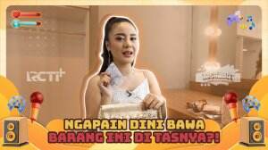 Ngapain Dini Bawa Barang Ini Di Tasnya?!