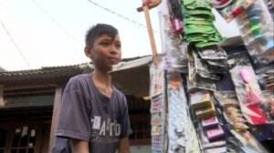 Keteguhan Hati Sang Penjual Mainan Keliling