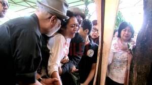Karen Pooroe Siap Jika Jenazah Anaknya Diotopsi