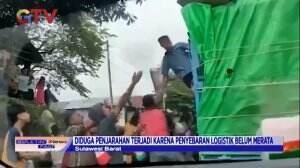 Mobil Relawan Pembawa Logistik Untuk Gempa Di Jarah Warga