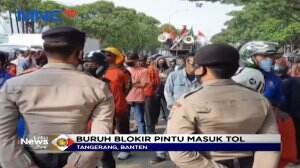 Tolak Keras UU Ciptaker, Buruh di Tangerang Blokir Pintu Tol
