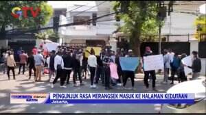 Ricuh! Sejumlah Massa Gelar Aksi Unjuk Rasa Di Kedutaan Nigeria