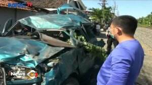 Minibus Ditabrak Kereta, 4 Orang Tewas Ditempat