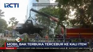 Belajar Mengemudikan Mobil, Seorang Pria Tercebur Ke Dalam Kali Item