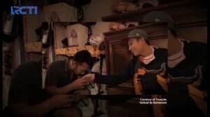 Baim Beri Bantuan Korban PHK