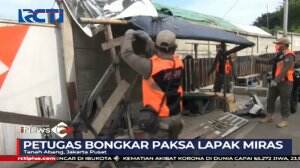 Cegah Penyebaran Wabah Korona, Petugas Bongkar Paksa Toko Miras dan Remang-Remang di Ibu Kota