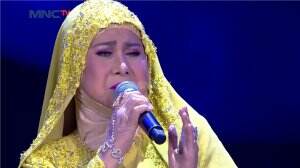 Elvy Sukaesih in Action "Bosan Mengalah" - Kontes KDI 2020