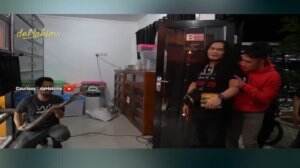 Irfan Hakim Coba Menjinakan Garaga