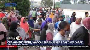 Antrean Panjang Pembagian Bansos Abaikan Protokol Kesehatan