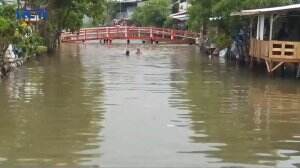 Banjir Rob Menyebabkan 3 RT Terendam Banjir, Warga Masih Menolak Untuk Mengungsi