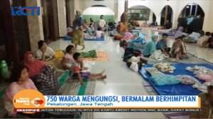 Banjir Hingga 1 Meter, Ratusan Warga Pekalongan Mengungsi Kedinginan di Mesjid Sekitar