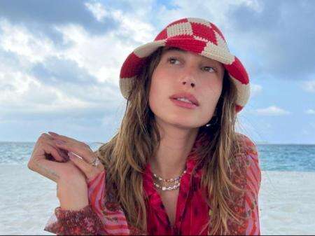 Bella Hadid Mengguncang Tren Topi 2022 