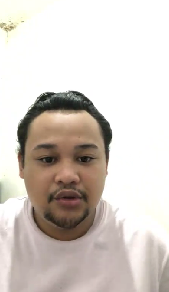 NAMA (Maretzio) UMUR (20 tahun). KOTA (makassar) JUDUL LAGU (Terpukau by: astrid)