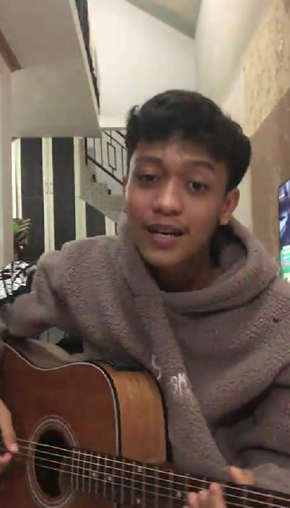 IDOL_XII ARIQ RICKY SATRIANY 18 TAHUN CANT TAKE MY EYES OF YOU