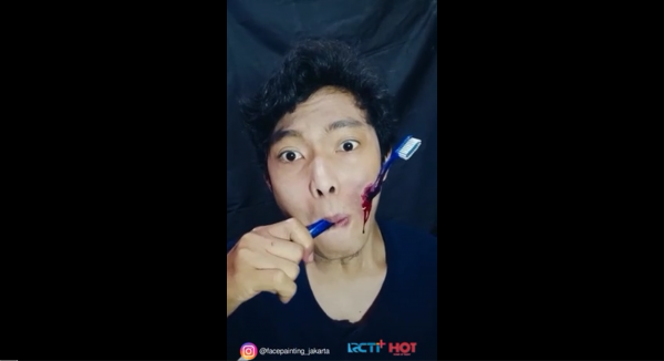 Scary Make Up Horror With Tooth Brush