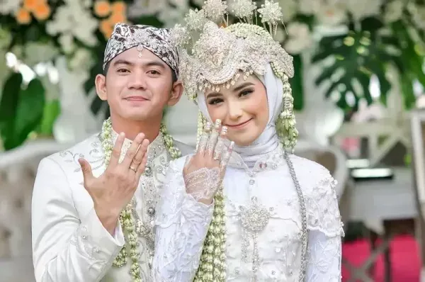 Lahir saat Ibu COVID-19, Bayi Nadya Mustika Hanya Bisa Dijengguk Rizki 2R