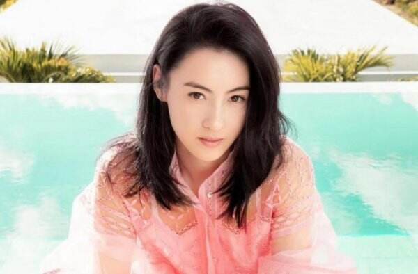 Pelecehan! Dada Cecilia Cheung Digerepe Orang Asing