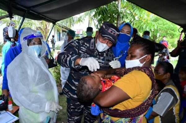 TNI AL Gelar Pengobatan Gratis untuk Masyarakat Pulau Soop Papua Barat