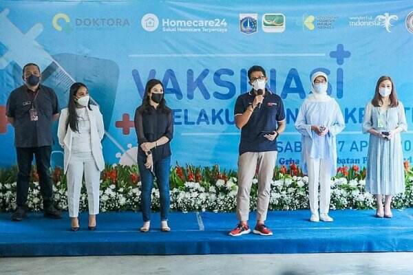 Vaksinasi Seniman dan Budayawan, Sandiaga: Sektor Ekonomi Kreatif Pulih dan Bangkit