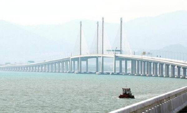 Mengharukan, Suami Terjun ke Laut dari Jembatan demi Selamatkan Istri Bunuh Diri