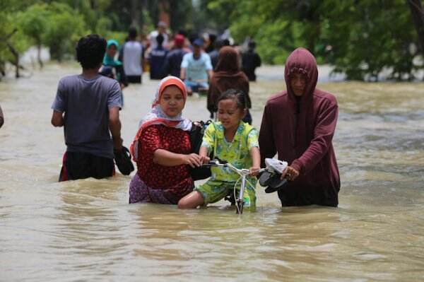 Sejumlah Warga Mengungsi Saat Banjir Melanda Beberapa Desa di Kaltara