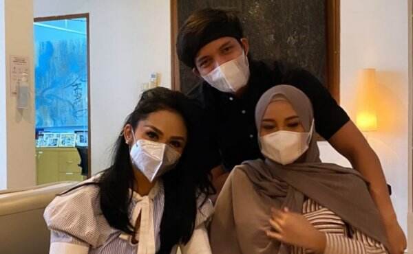 Tertunda Jadi Nenek, Krisdayanti Sampaikan Pesan Menyentuh untuk Aurel Hermansyah