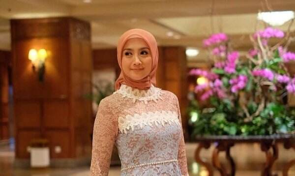 Profil Desy Ratnasari, Penyanyi `Tenda Biru` yang Awet Muda