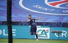 Antar PSG Juara Piala Prancis, Kylian Mbappe Ogah Bicara Masa Depan