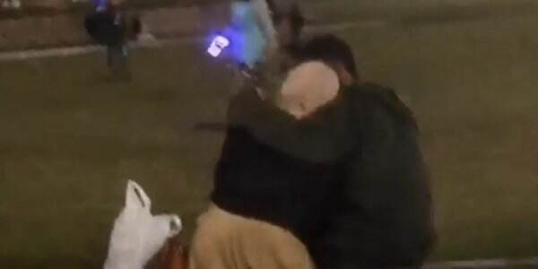 Viral Video Sepasang Remaja Bermesraan di Alun-alun Magelang, Warganet Geram