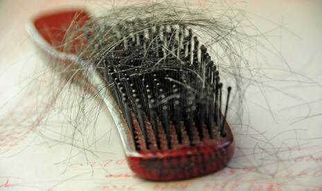 Tips Atasi Rambut Rontok untuk Penyintas Covid-19