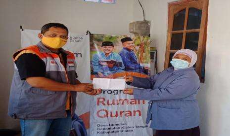 Rumah Zakat Beri Kafalah dan Meja Belajar untuk Rumah Quran