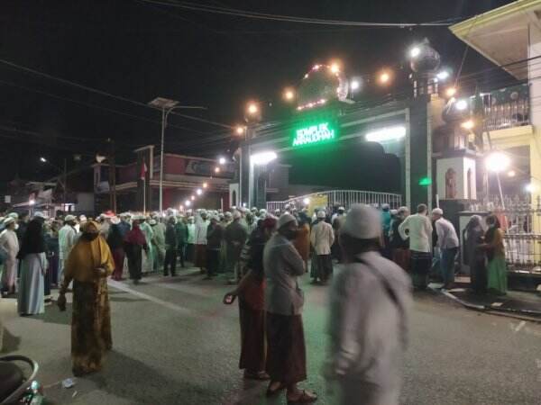 BREAKING! Ambulans Mendiang Istri Abah Guru Sekumpul Tiba di Ar-Raudhah