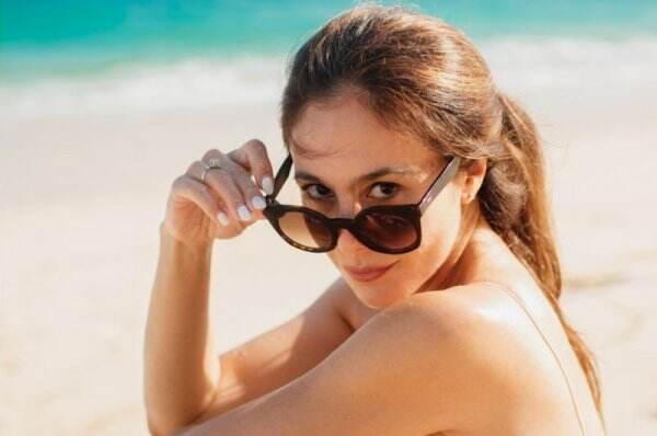 Wulan Guritno Pakai Bikini di Pantai Bali, Netizen: Janda Lebih Menggoda Daripada Gadis
