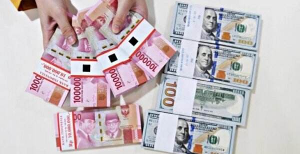 Pasar Dihantui Corona Varian Delta, Rupiah Rontok