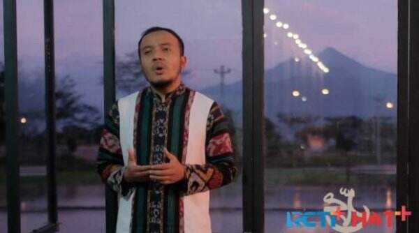 Ingin Mendengar Lagu Galau Favoritmu dengan Aransemen yang Berbeda? Yuk Tonton Video Top 20 Show Me Your Voice ini!