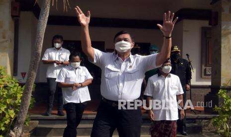 Luhut Imbau Pasien Covid-19 Lakukan Isolasi Terpusat