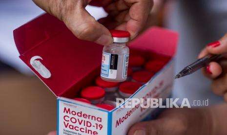 Tenaga Kesehatan di Magelang Mulai Divaksinasi Ketiga