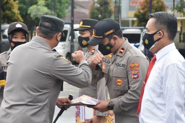 Kapolsek Pelaihari Bersama 10 Anggota Diganjar Penghargaan Kapolres Tala