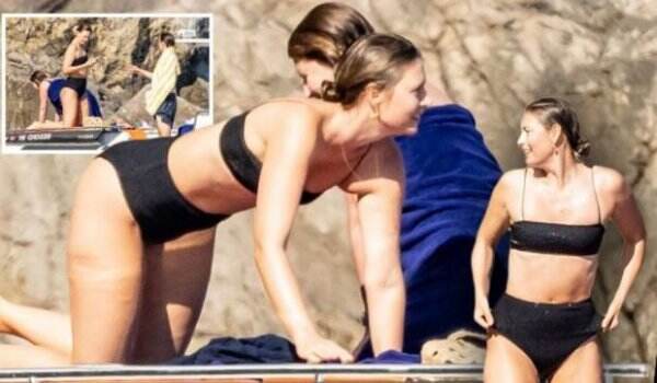 Pesona Body Goals Maria Sharapova Berbalut Bikini Hitam di Venesia