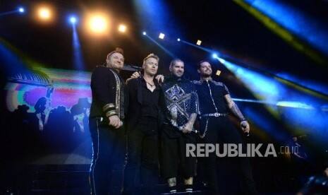 Masih Guyub, Personel Boyzone Ngobrol di Grup WhatsApp