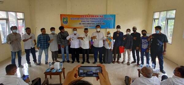 Dilatih Servis AC, Pemuda Kecamatan Jombang Diajak Ciptakan Lapangan Kerja
