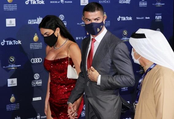Transformasi Georgina Rodriguez saat Temani Cristiano Ronaldo, Dulu Pakai Kerudung Kini Gunakan Dress Ketat