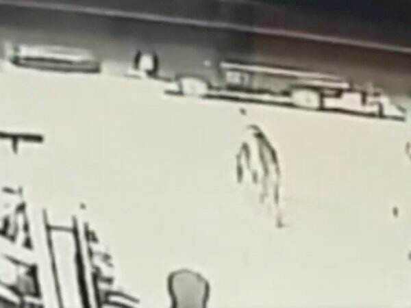 Aksi Jambret Spesialis Emak-Emak di Makassar Terekam CCTV