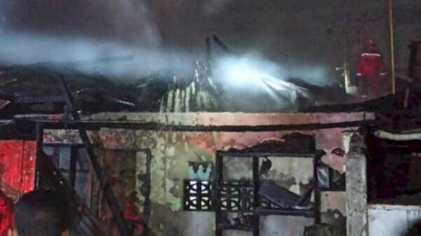 Kebakaran di Jalan Haji Kalla, Lima Rumah Hangus Terbakar