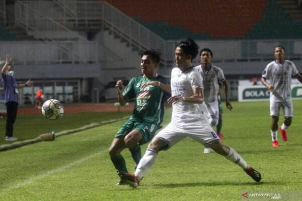 Dihantam PSS, Pelatih Arema: Salahkan Pelatih, Biarkan Pemain Sendiri